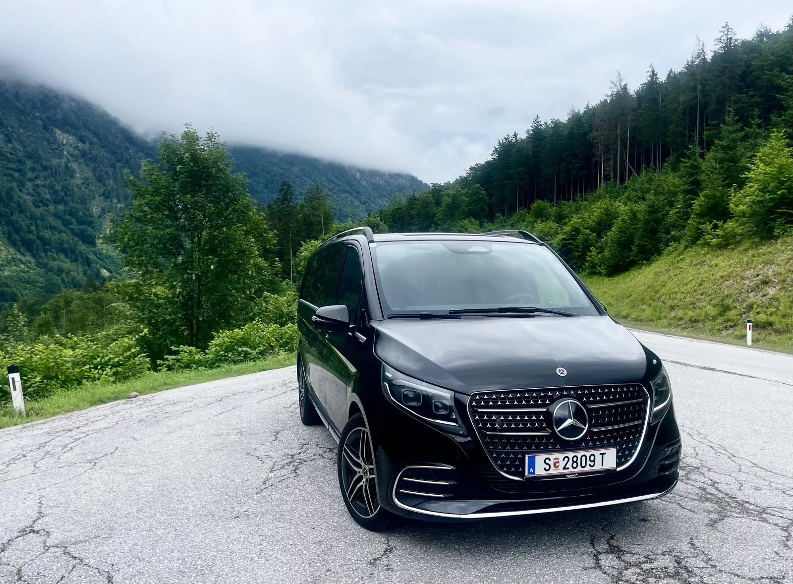 Salzburg Private Sightseeing Chauffeur Package – 3-Hour Luxury Tour in a Mercedes V-Class