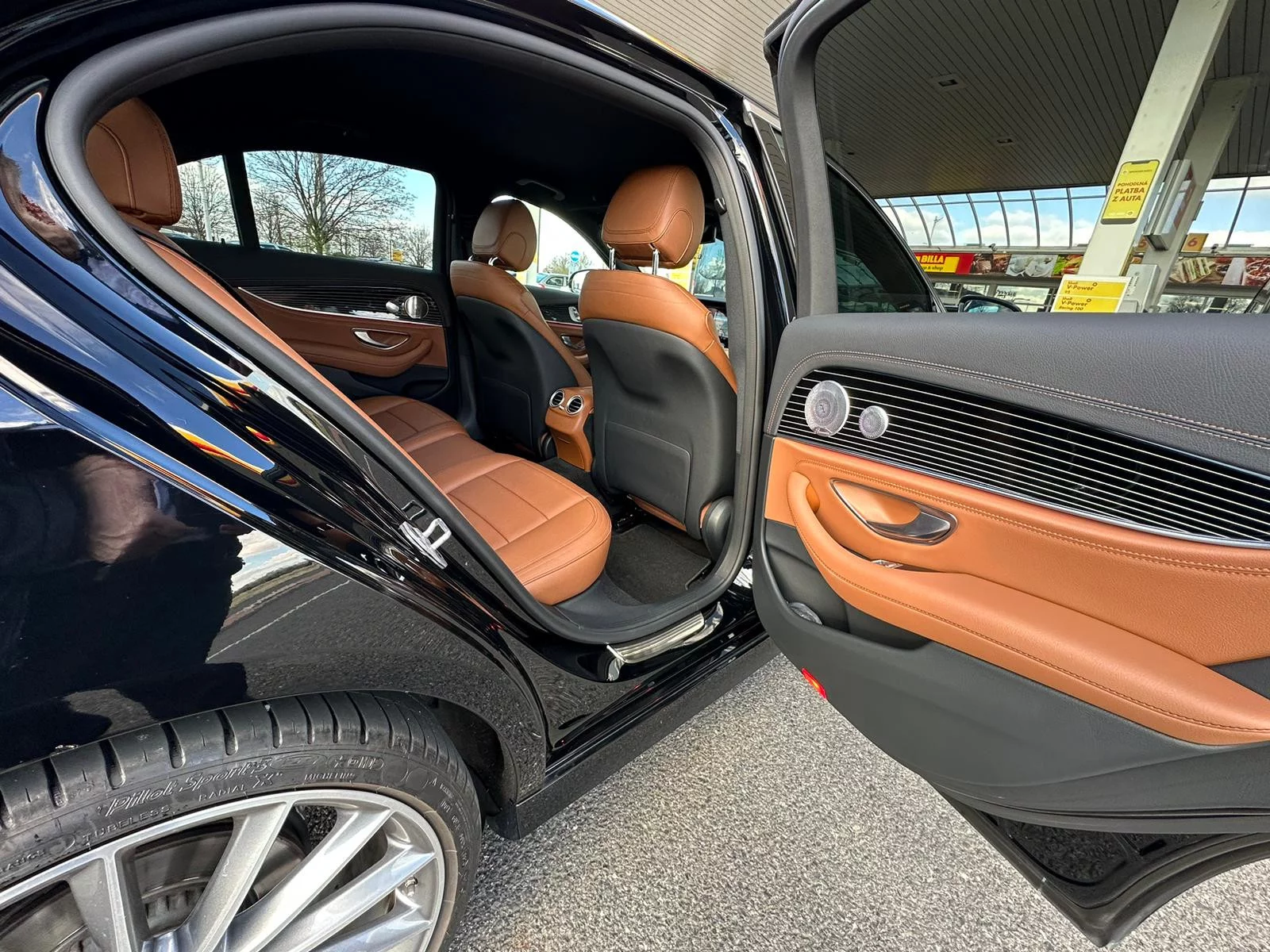 Mercedes-Benz E-class 2022 - Photo 2