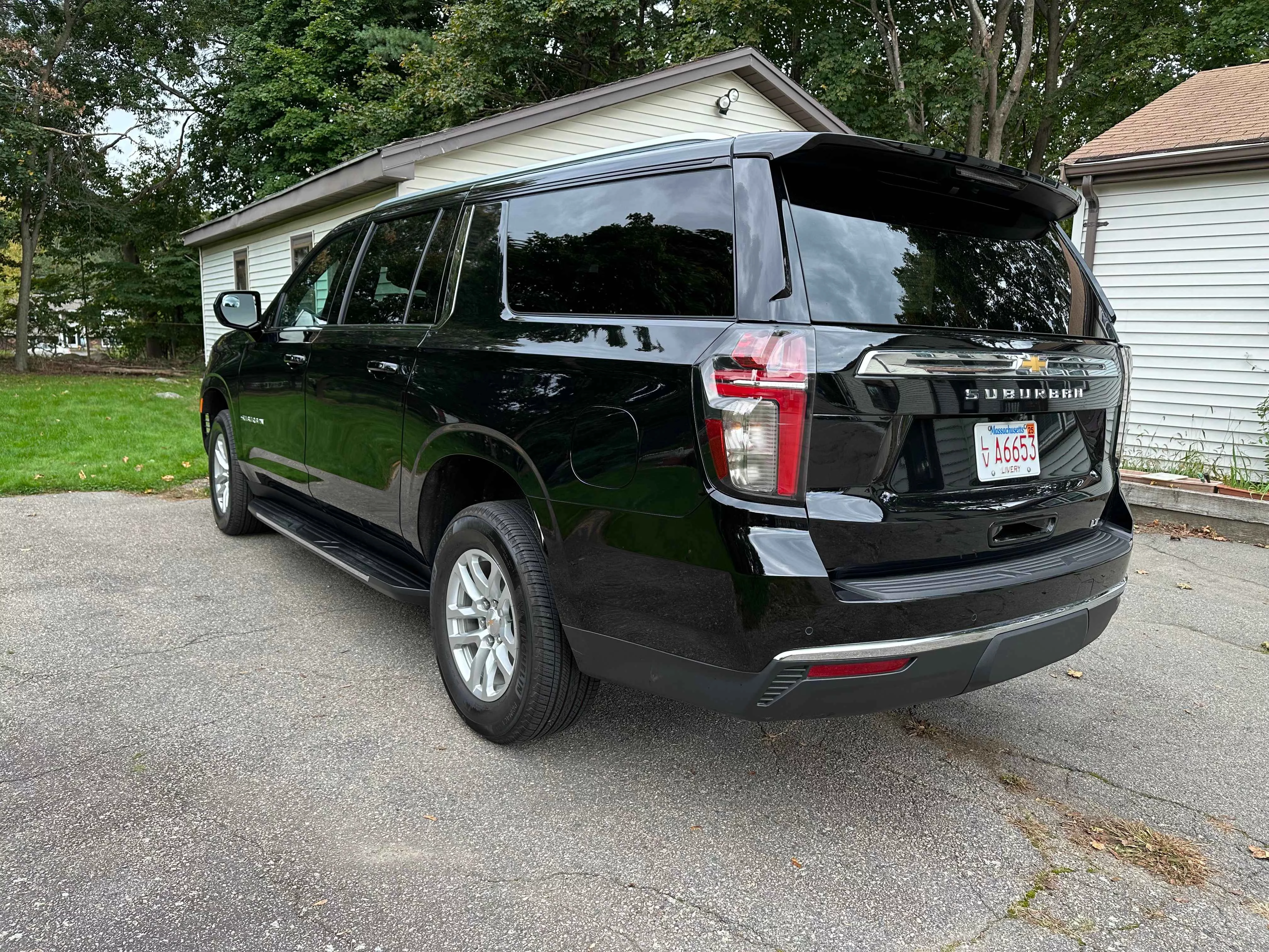 Chevrolet  Suburban 2023 - Photo 3