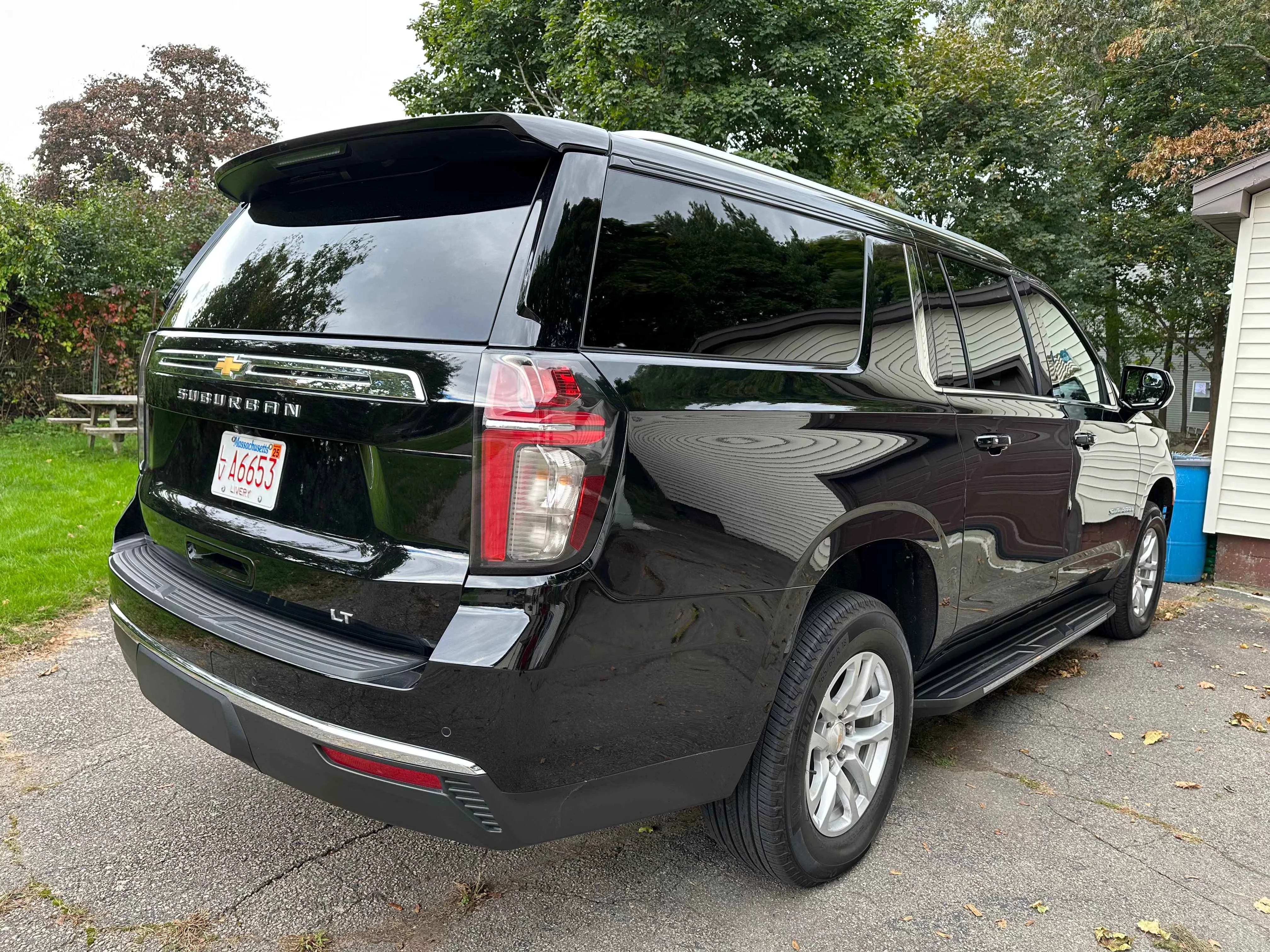 Chevrolet  Suburban 2023 - Photo 2