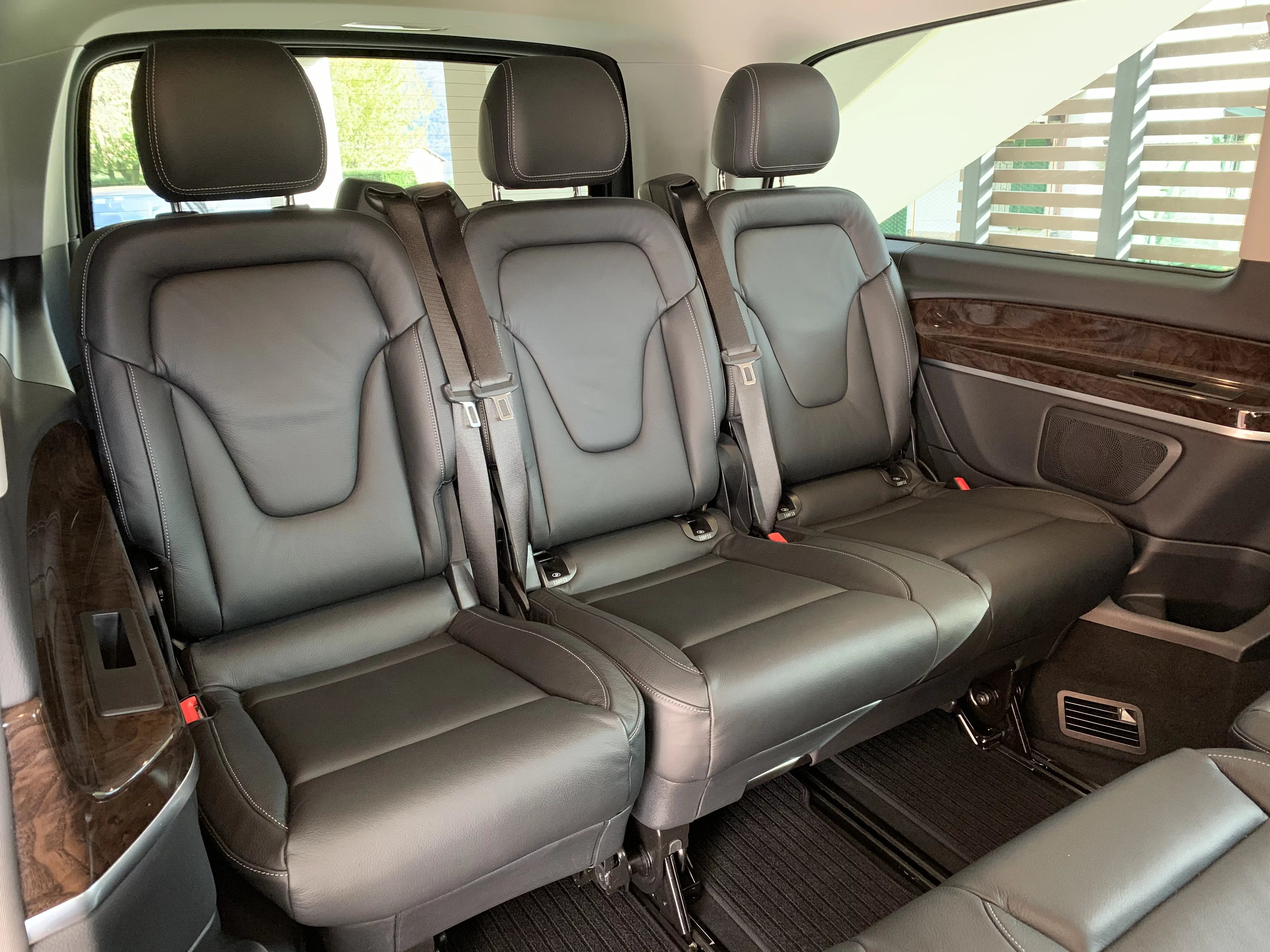 Mercedes-Benz V-class 2024 - Photo 2