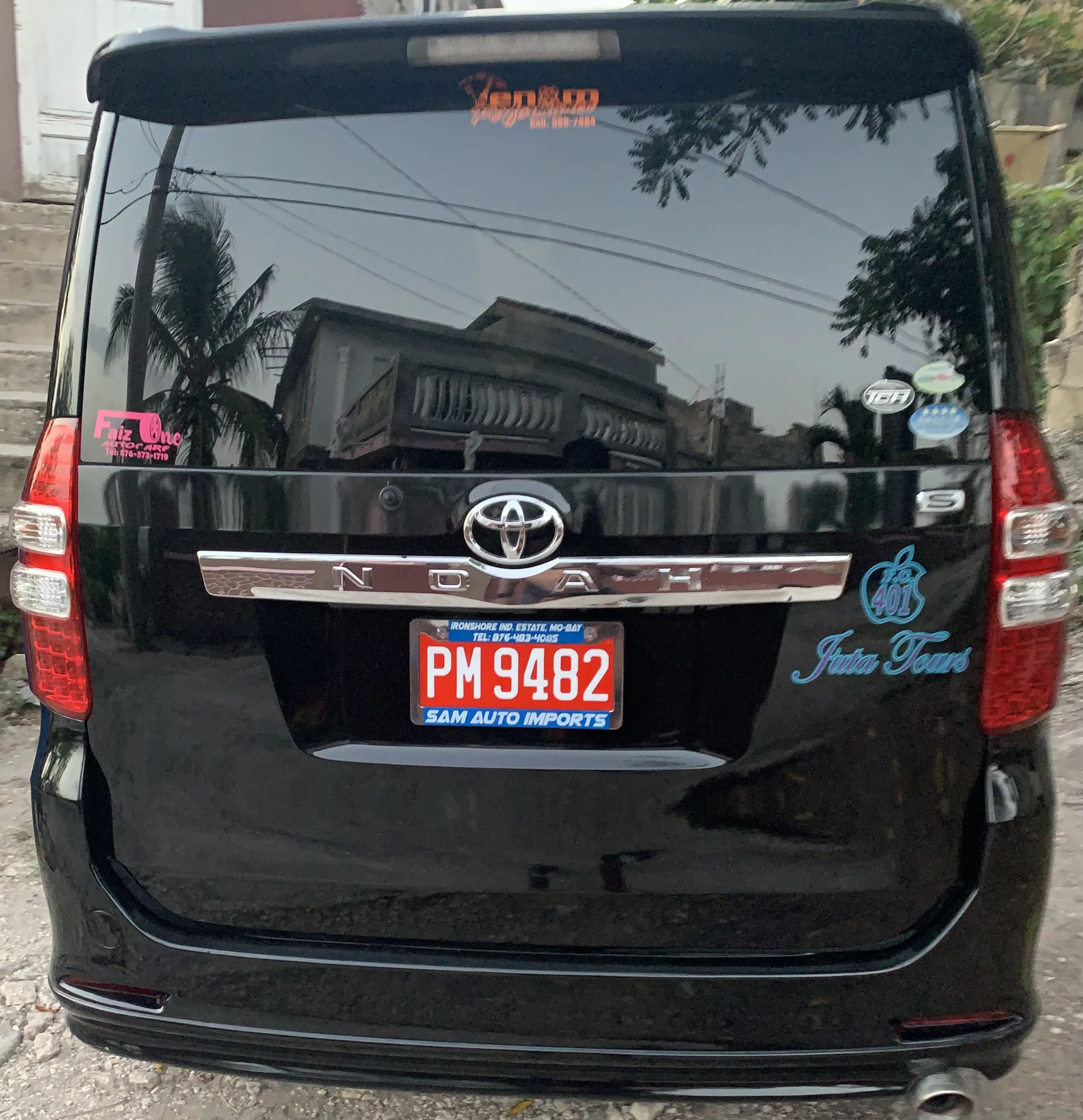 Toyota Noah 2010