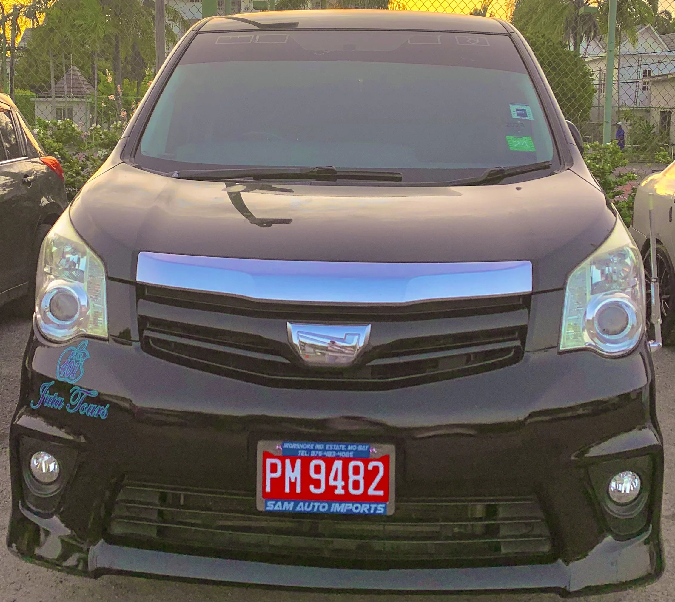Toyota Noah 2010 - Photo 2