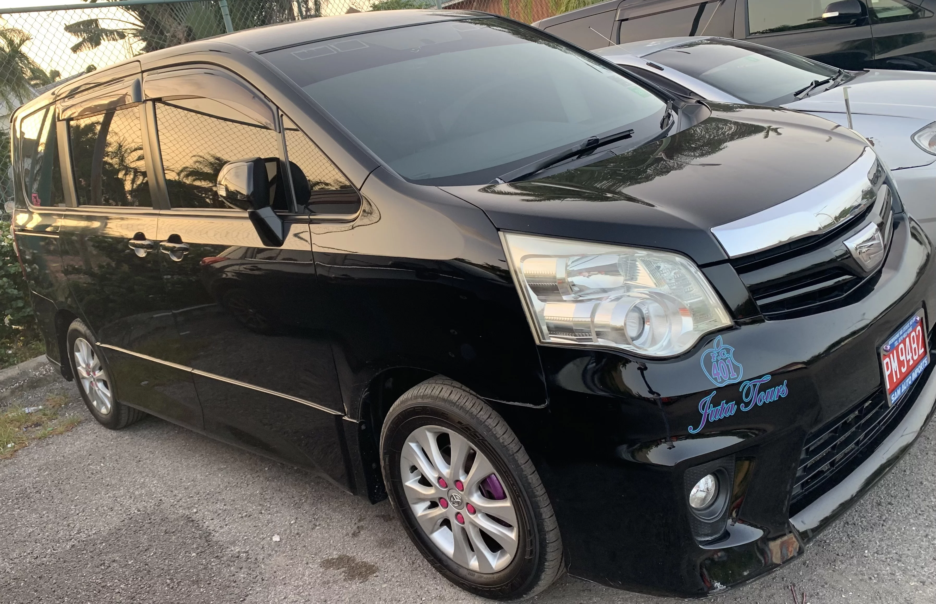 Toyota Noah 2010 - Photo 3