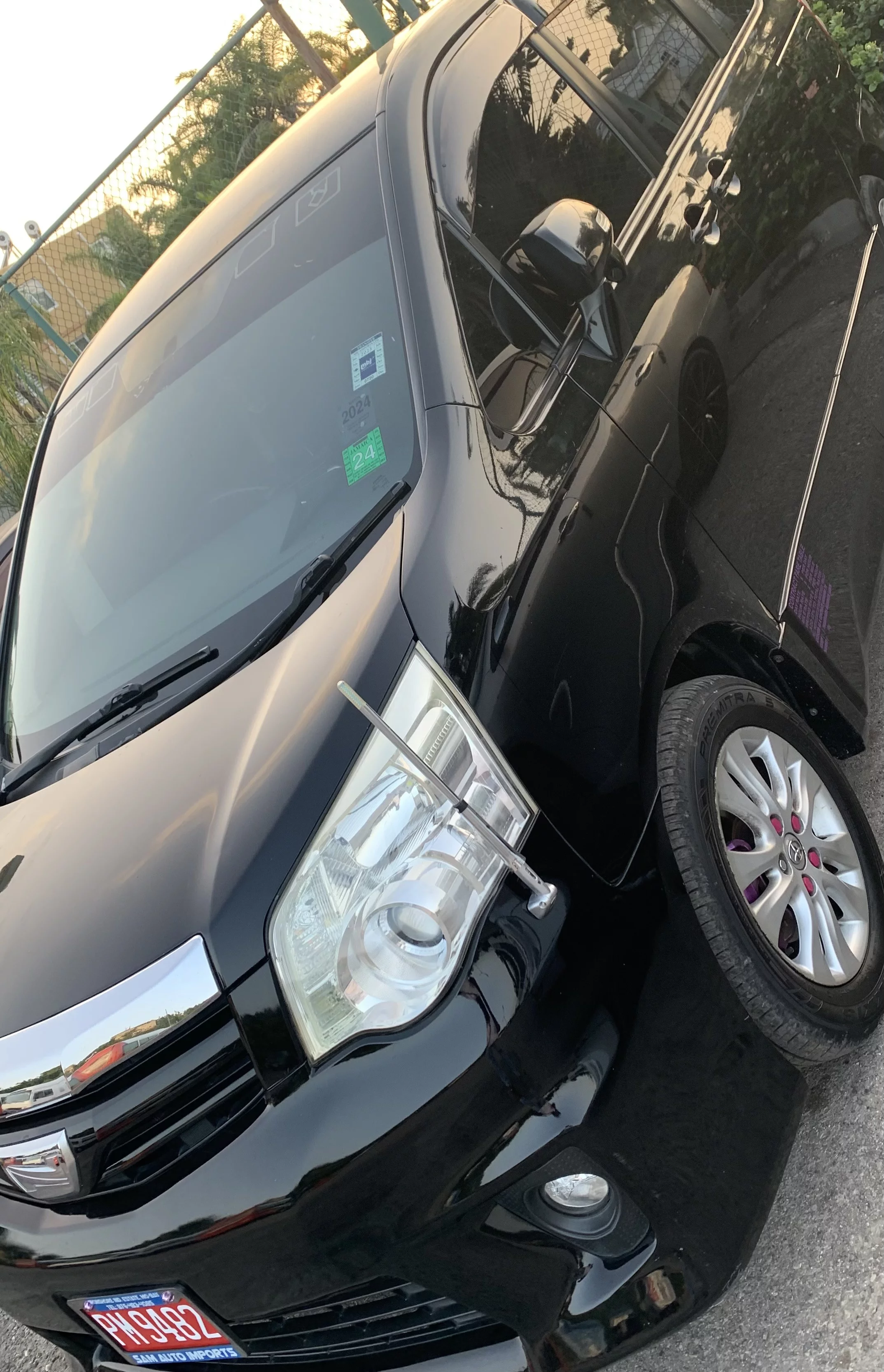 Toyota Noah 2010 - Photo 4