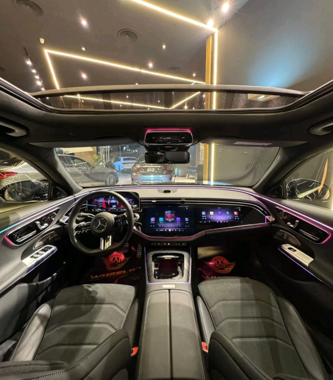 Mercedes-Benz 2024 - Photo 2