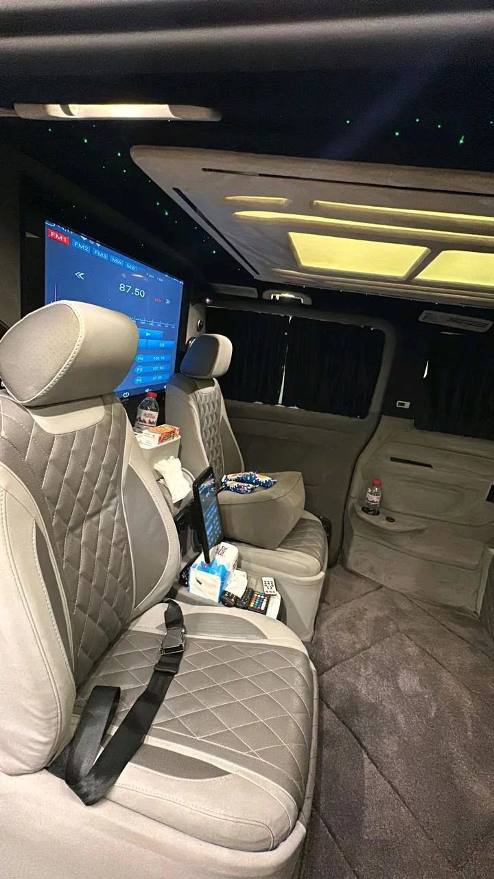 Mercedes-Benz V Class 2023 - Photo 3