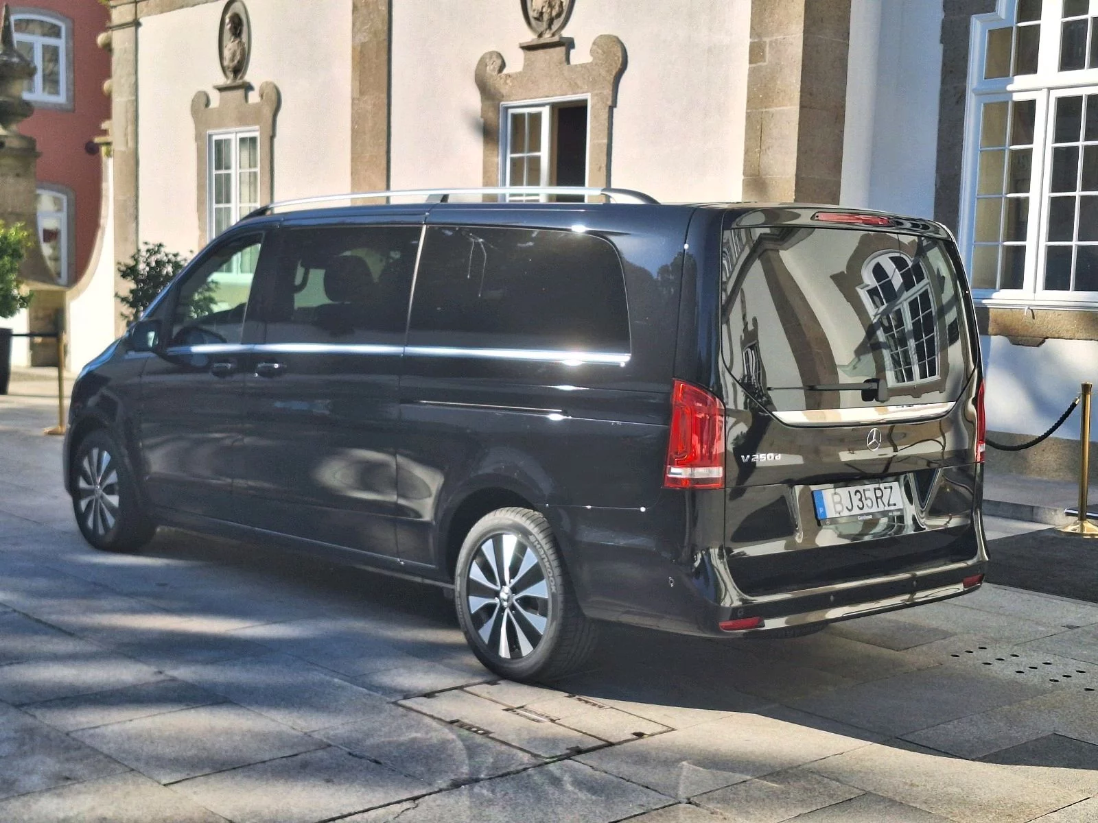 Mercedes-Benz 2024 - Photo 2
