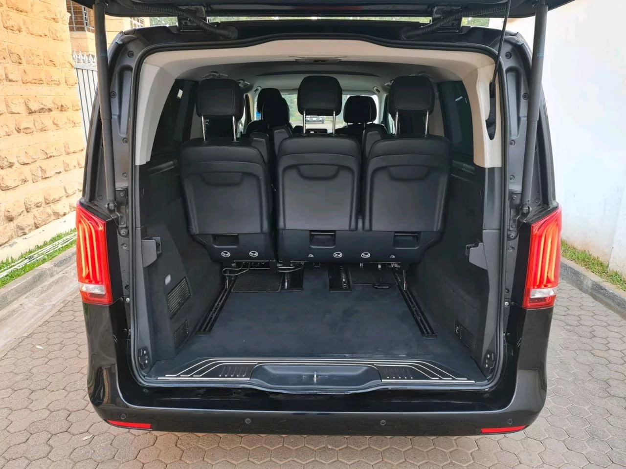 Mercedes-Benz V Class 2022 - Photo 3