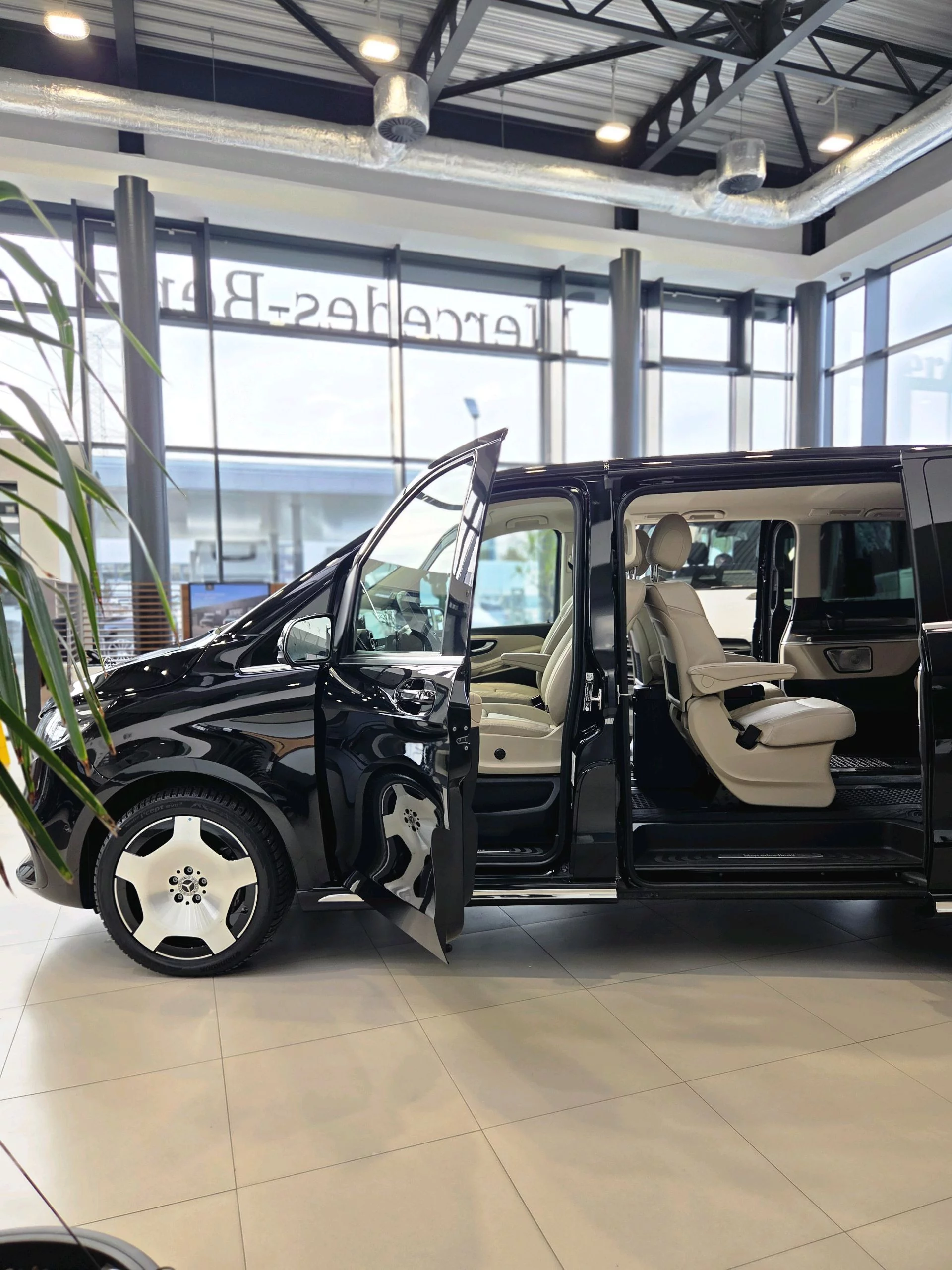 Mercedes-Benz V Class 2026 - Photo 2