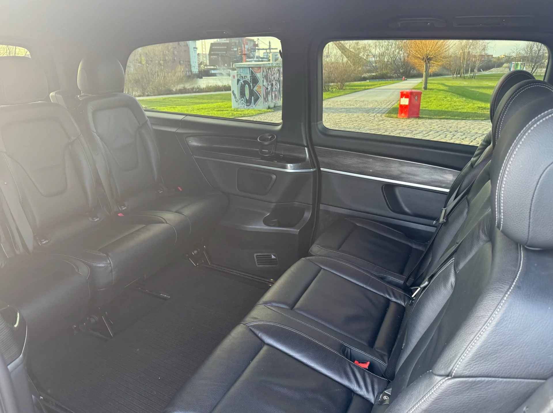 Mercedes-Benz V Class 2023 - Photo 2