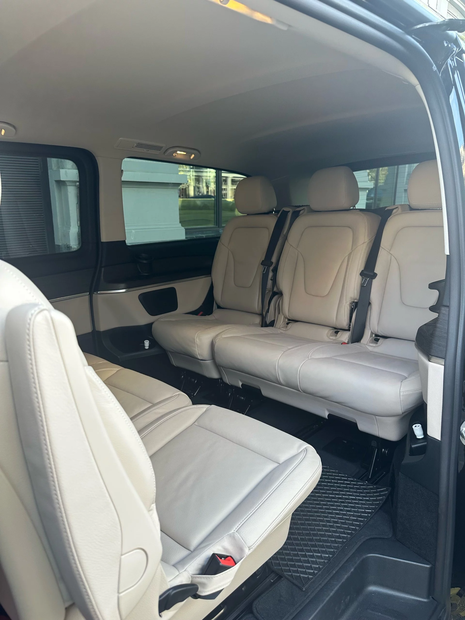 Mercedes-Benz V Class 2025 - Photo 5