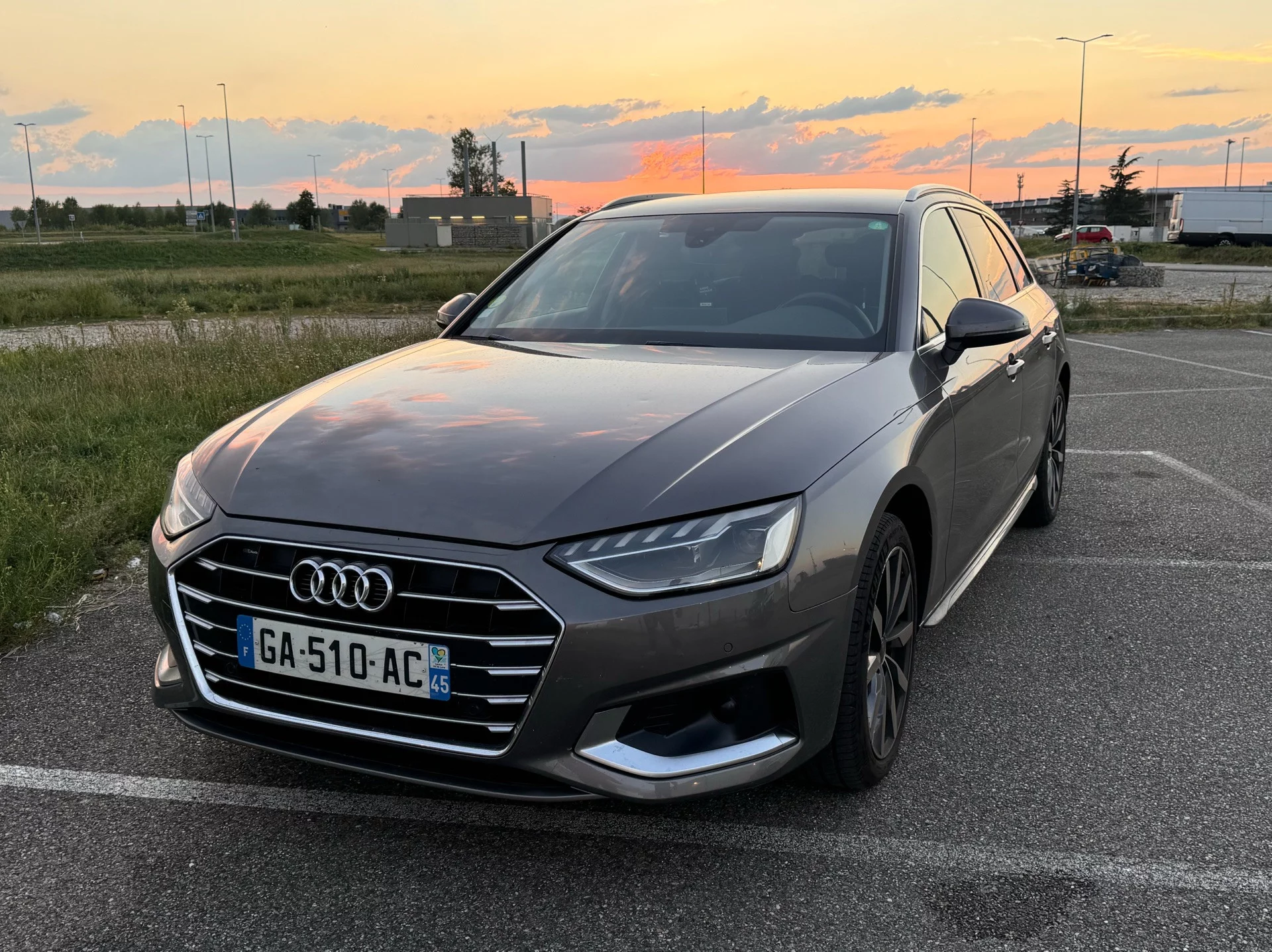 Audi A4 AVANT 2021 - Photo 3