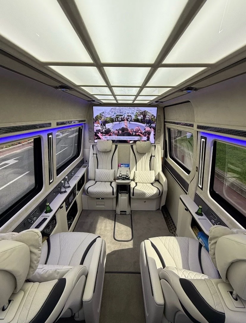 Mercedes-Benz so 2024 - Photo 2