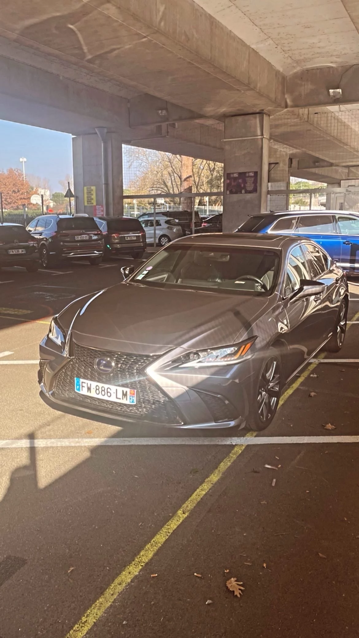 Lexus E 2021