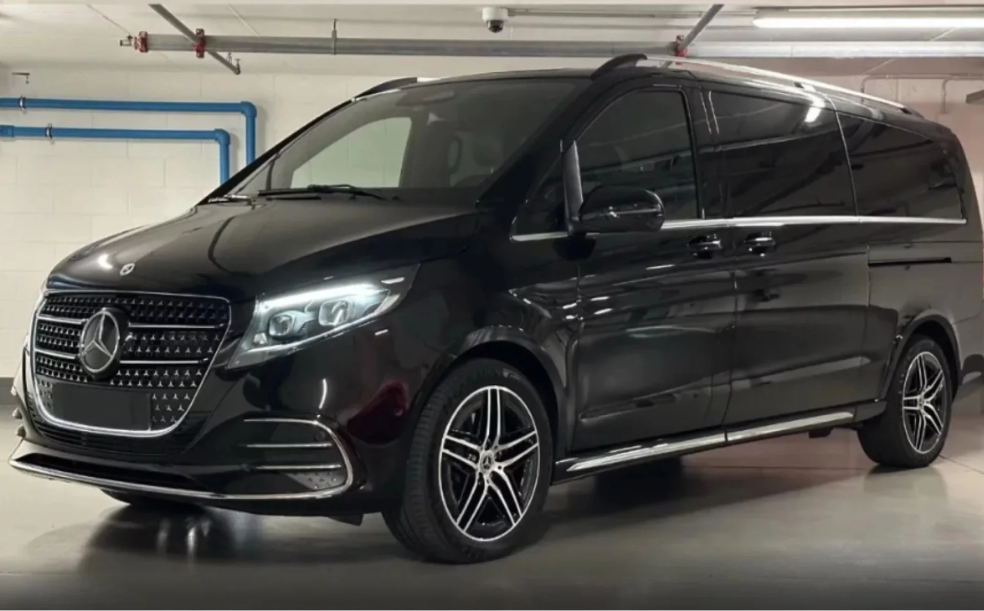 Mercedes-Benz v 2025