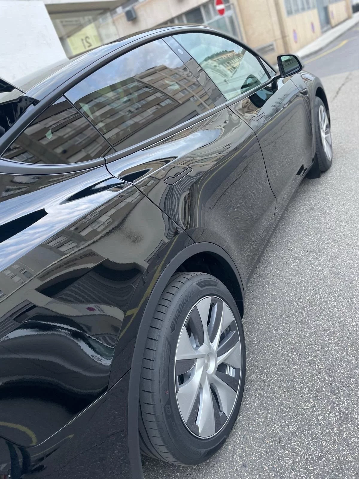 Tesla mo 2024 - Photo 2