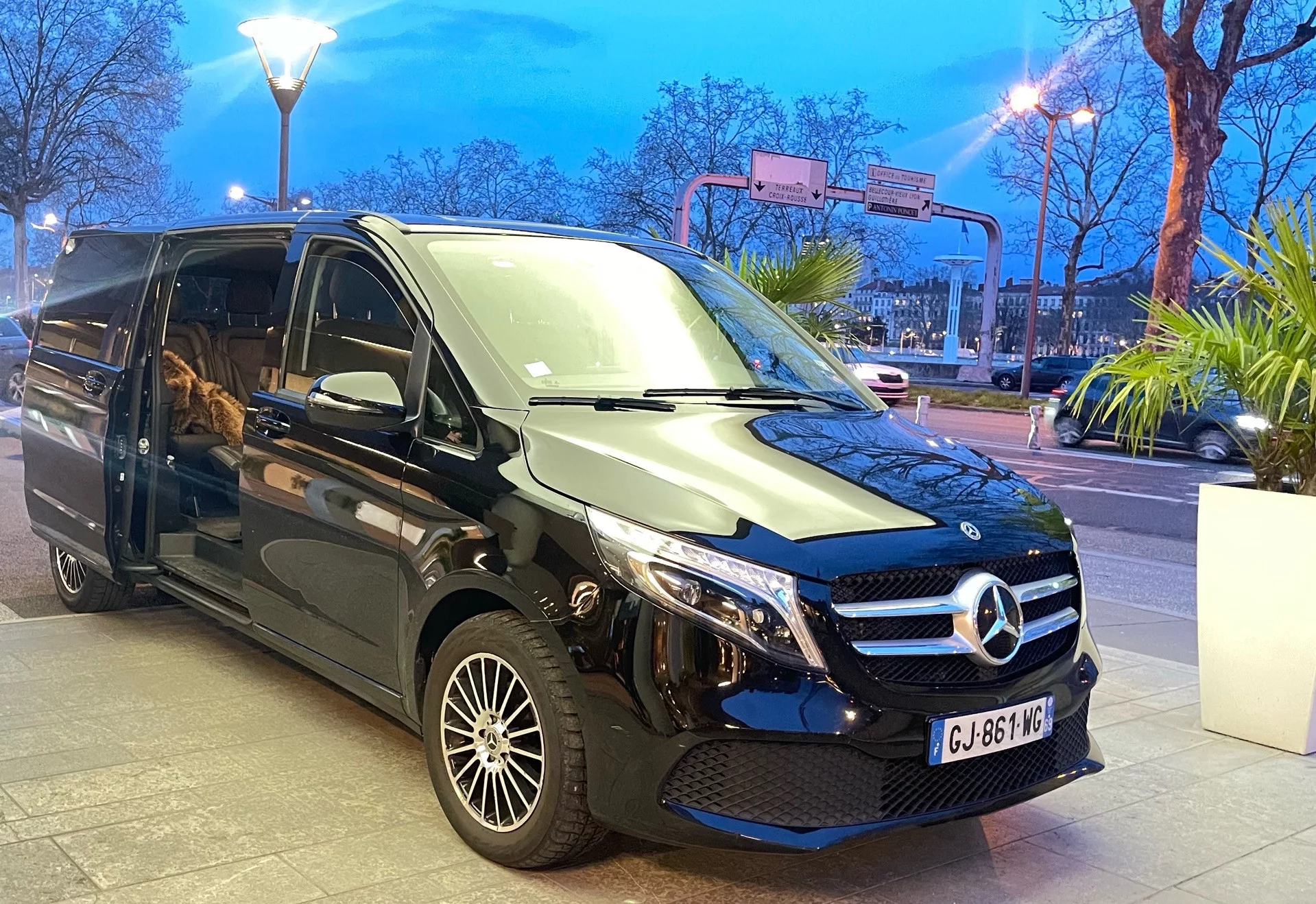 Mercedes-Benz Class V 2023