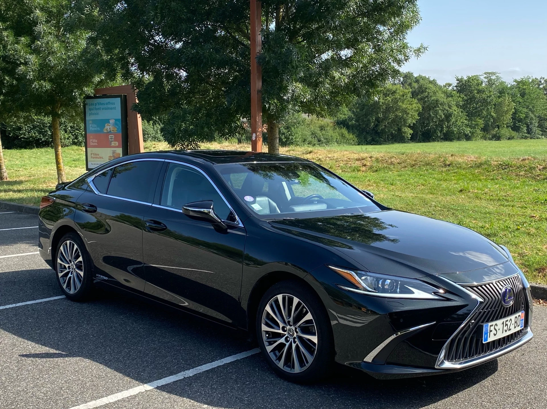 Lexus E 2020