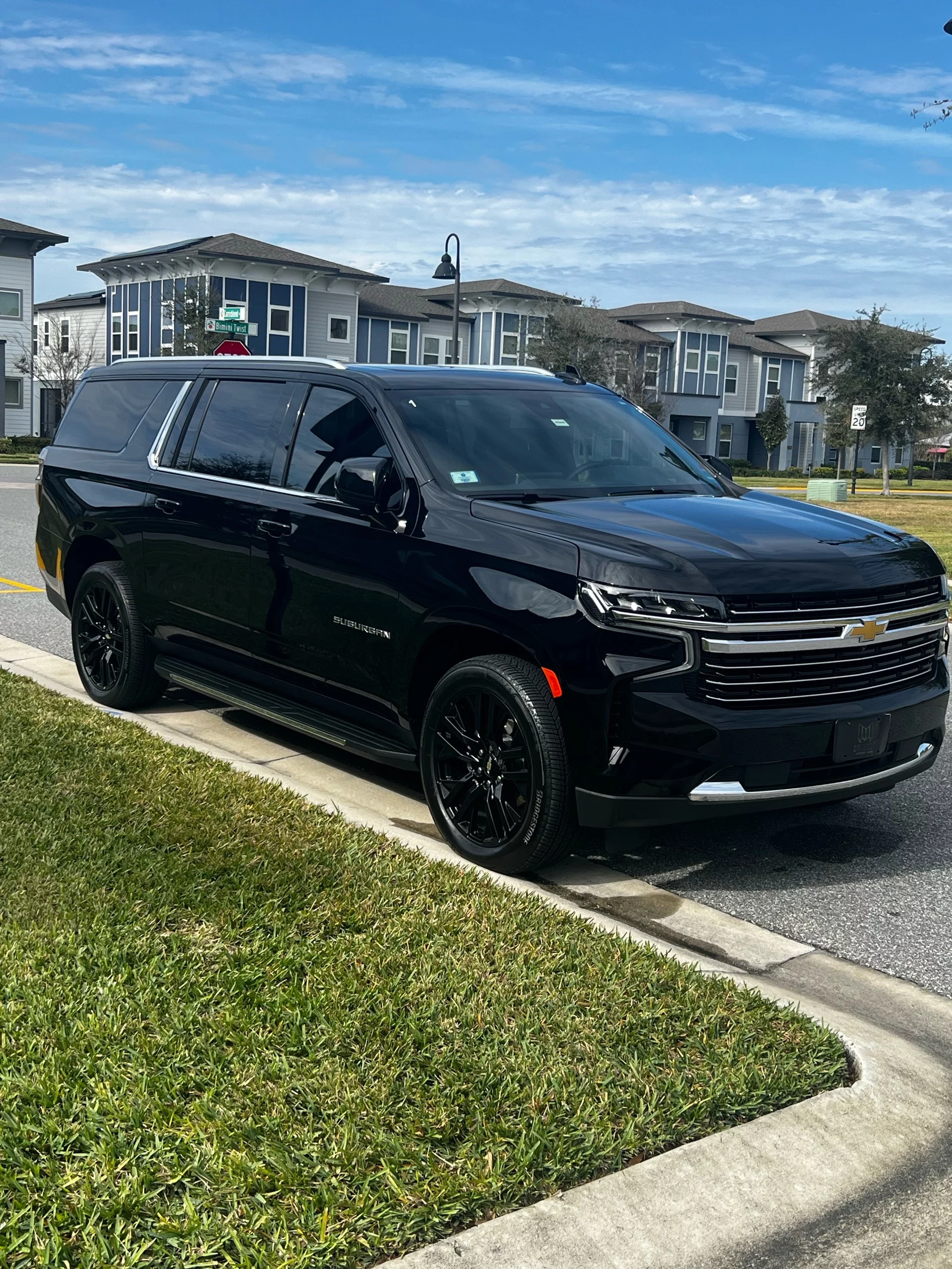 Chevrolet  Suburban 2024 - Photo 3