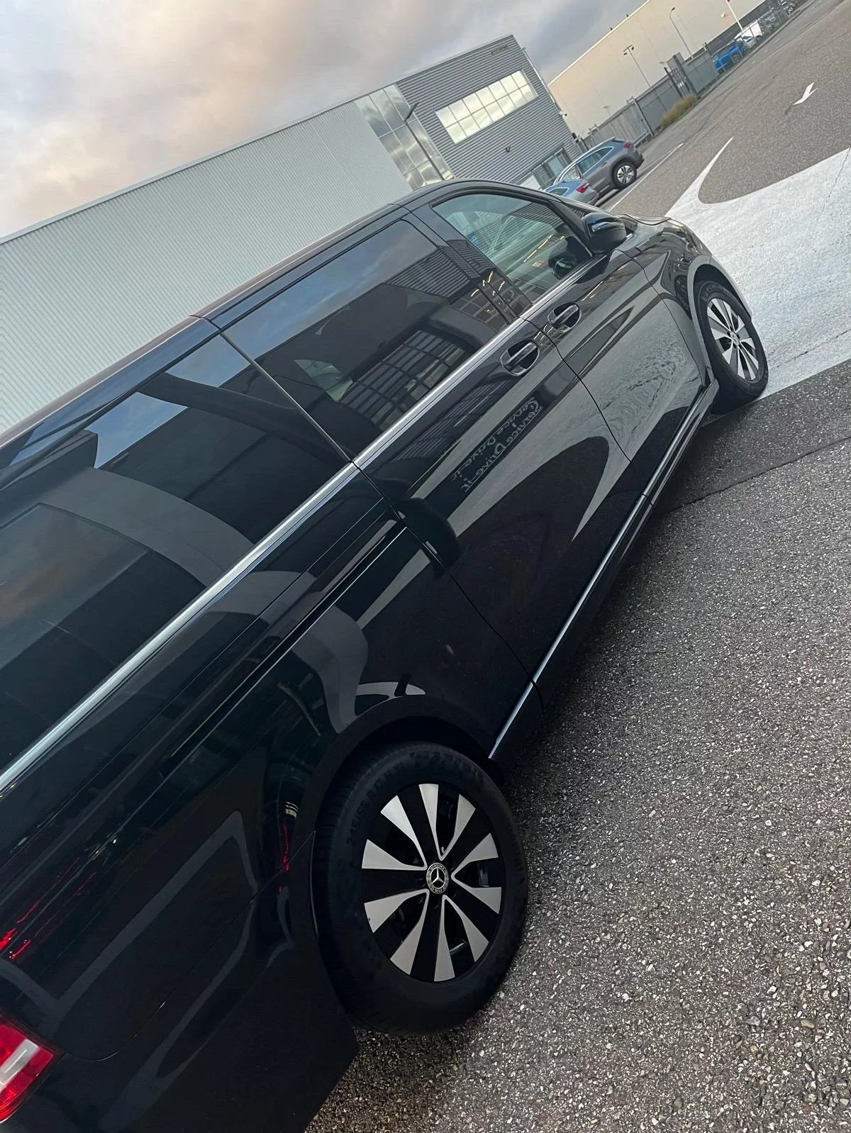 Mercedes-Benz EQV 2021 - Photo 2