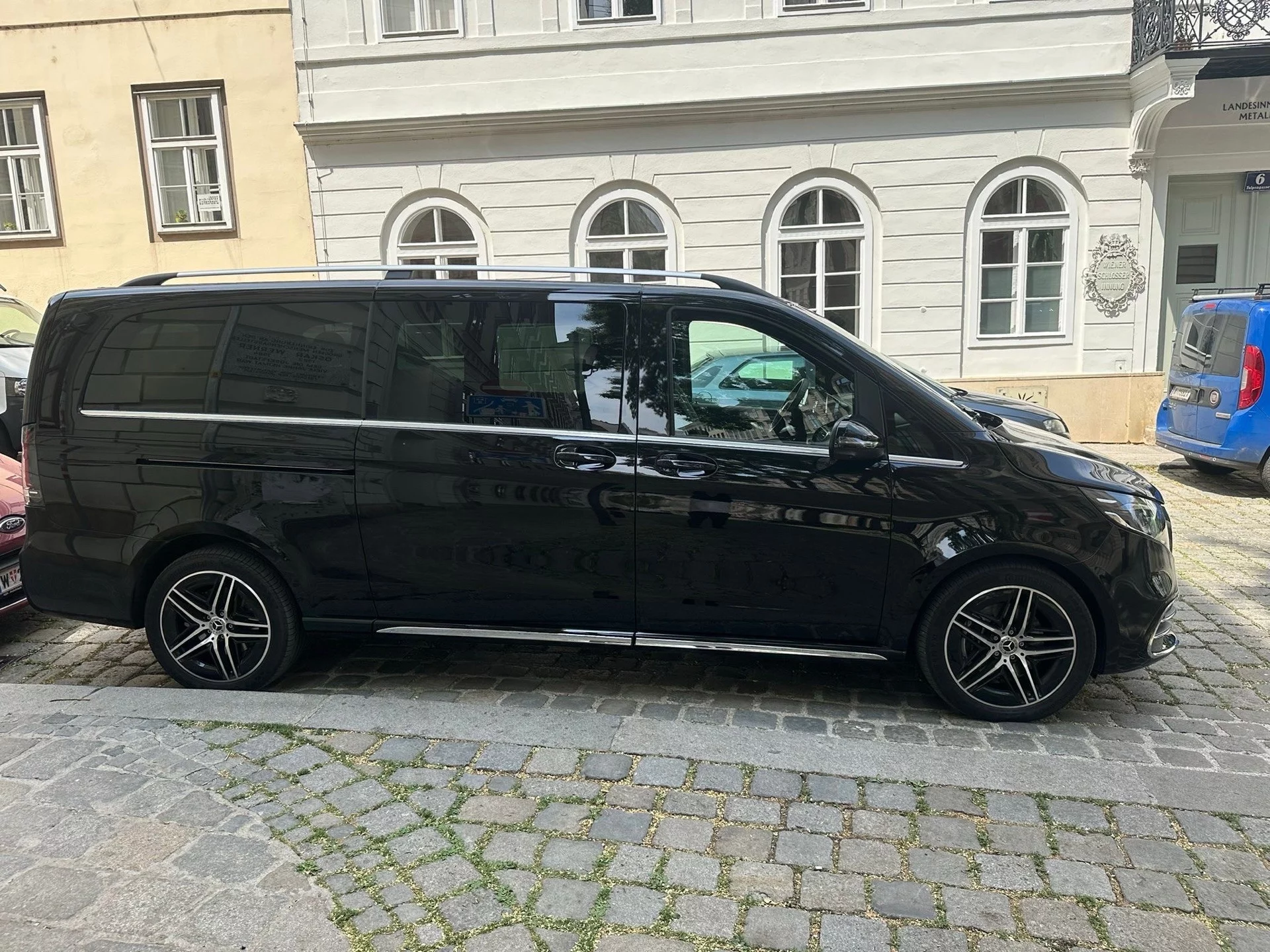Mercedes-Benz v 2024 - Photo 4