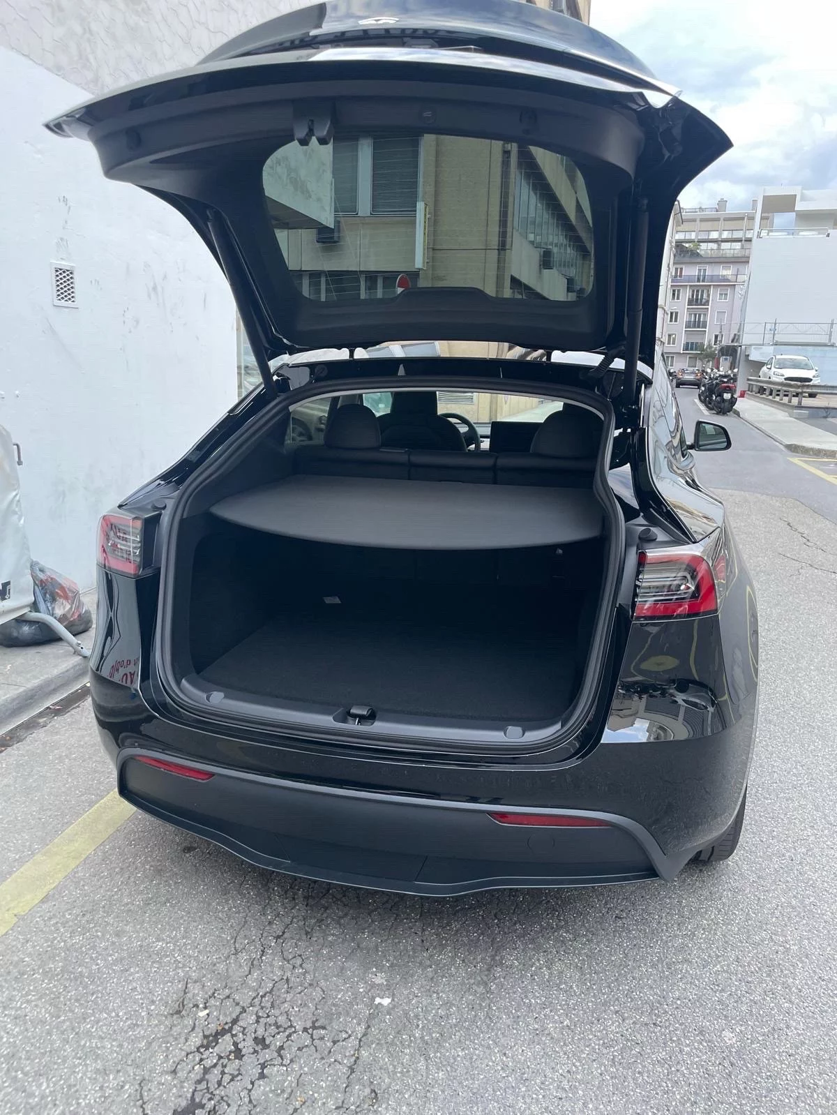 Tesla mo 2024 - Photo 3