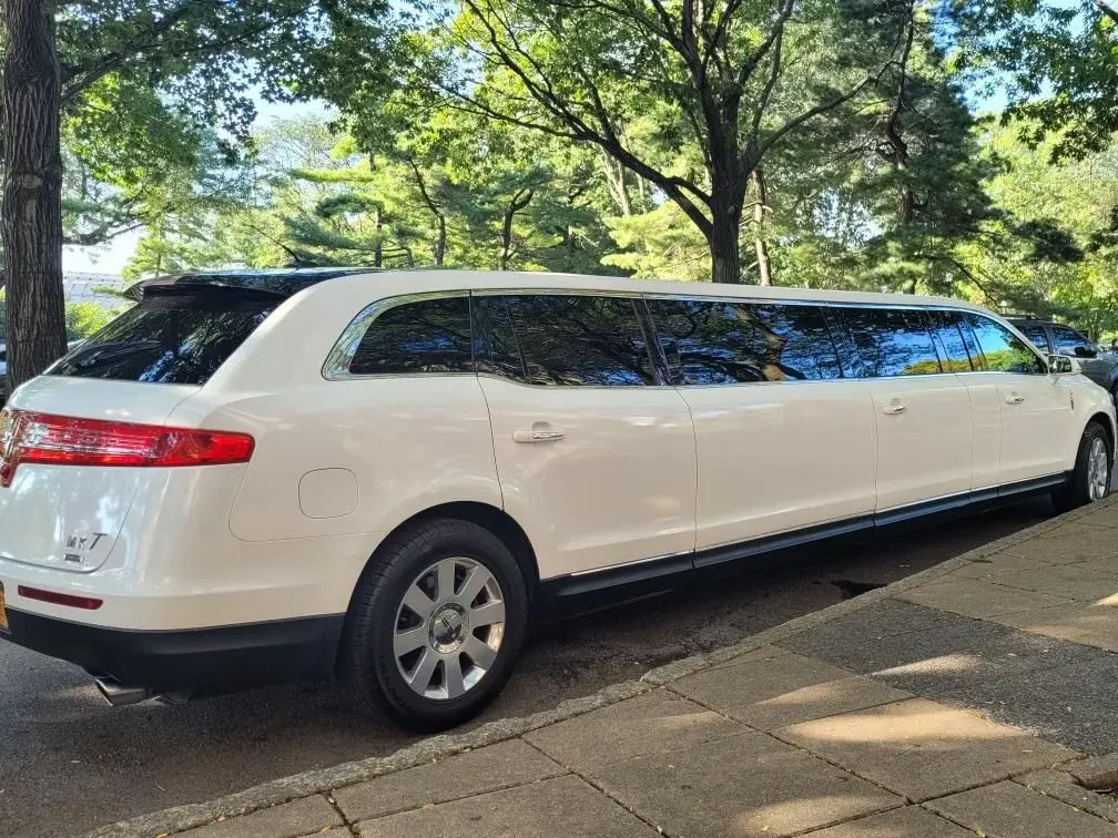 Lincoln  stretch limousine 2024