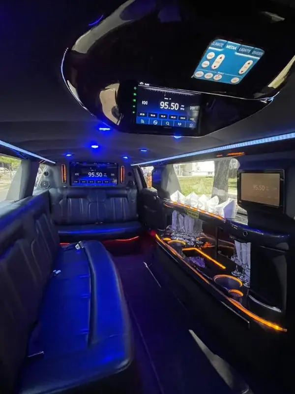 Lincoln  stretch limousine 2024 - Photo 2
