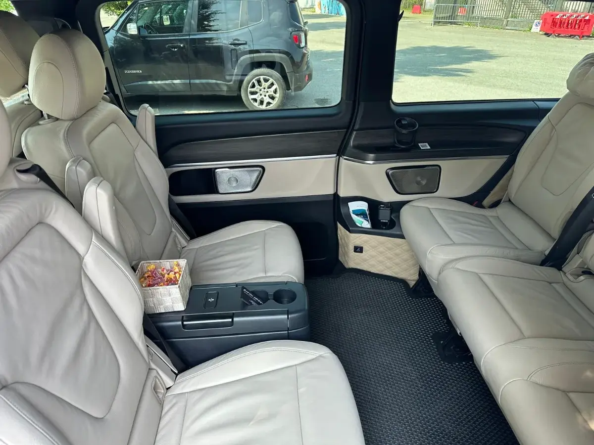 Mercedes-Benz Class-V 2024 - Photo 2