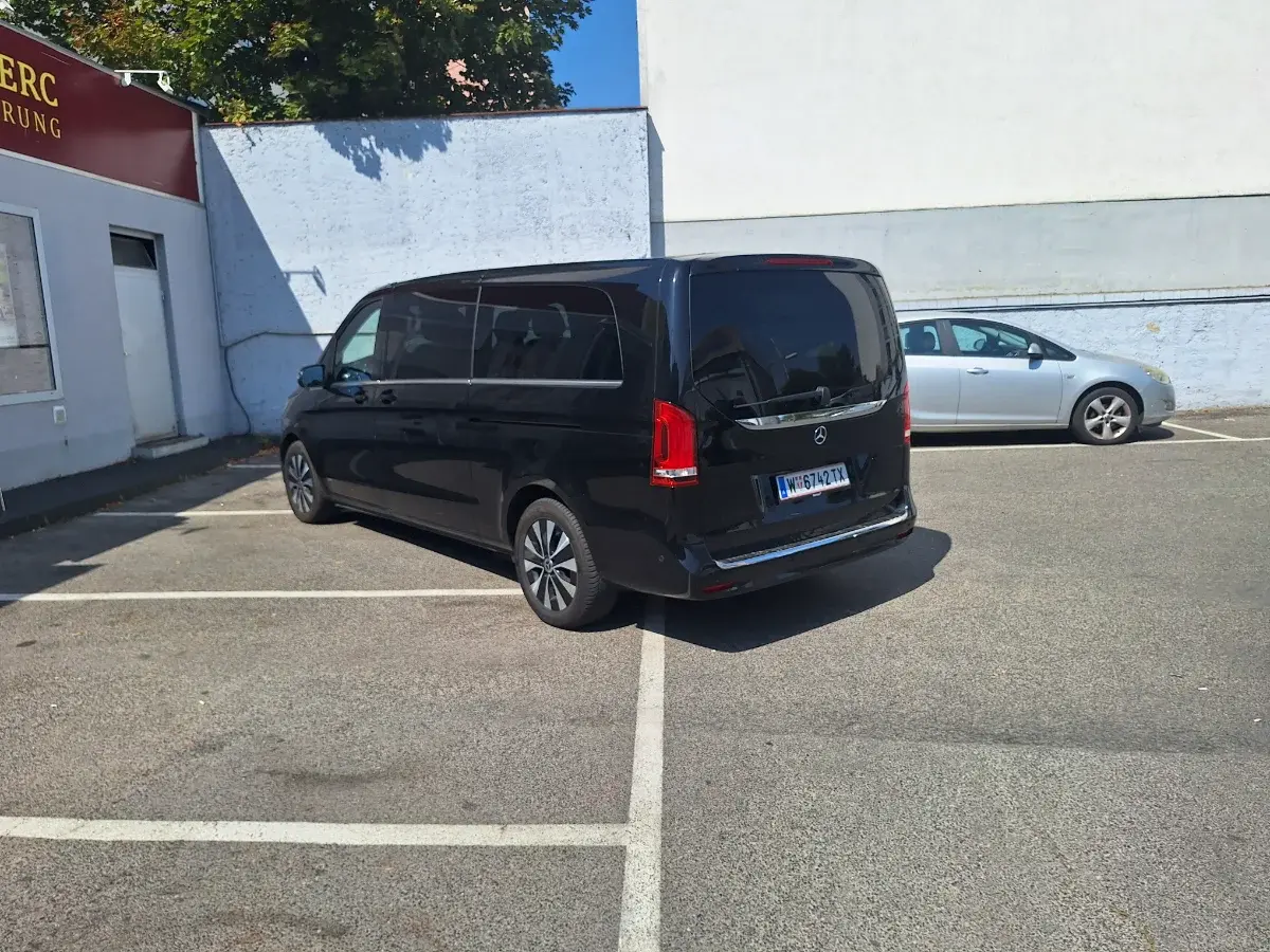 Mercedes-Benz V Class 2025 - Photo 3