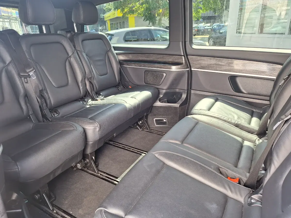 Mercedes-Benz V Class 2025 - Photo 4