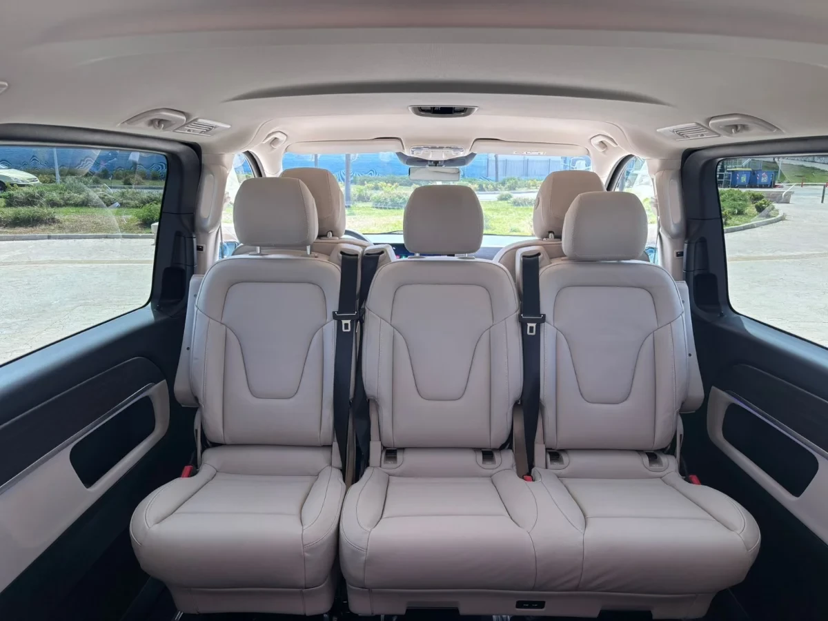 Mercedes-Benz V Class 2025 - Photo 3