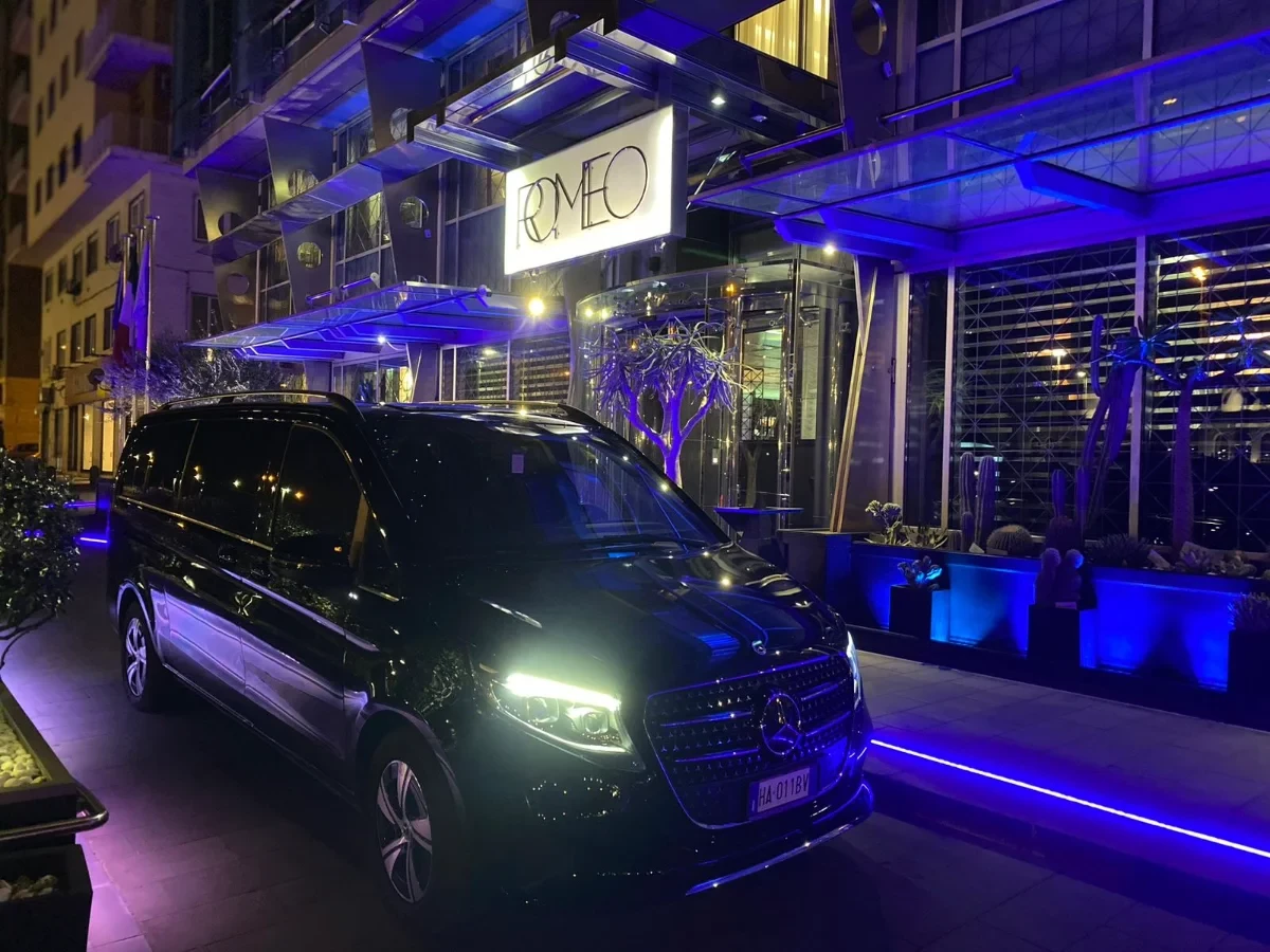Mercedes-Benz V Class 2025 - Photo 2