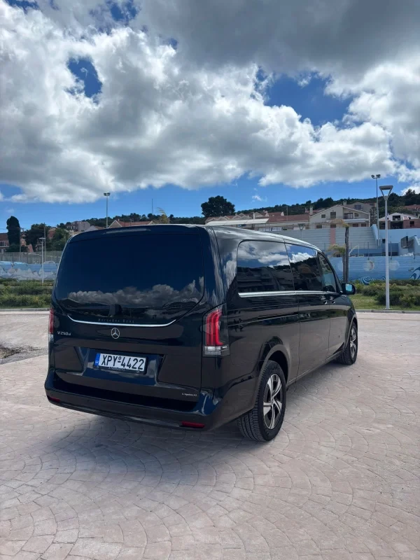 Mercedes-Benz V Class 2025 - Photo 2