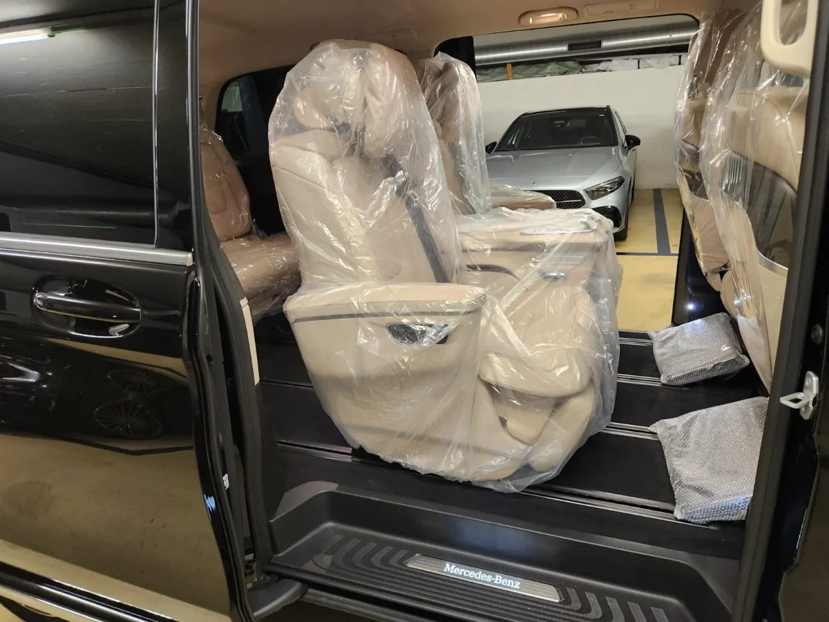 Mercedes-Benz V Class Luxury 2025 - Photo 3