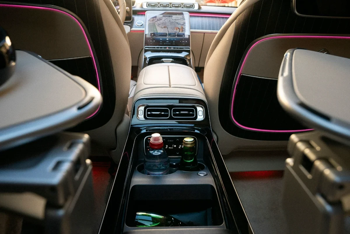 Others Mercedes Maybach white 2025 - Photo 2