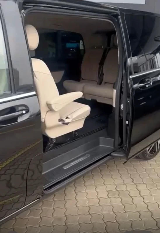 Mercedes-Benz V Class 2025 - Photo 3