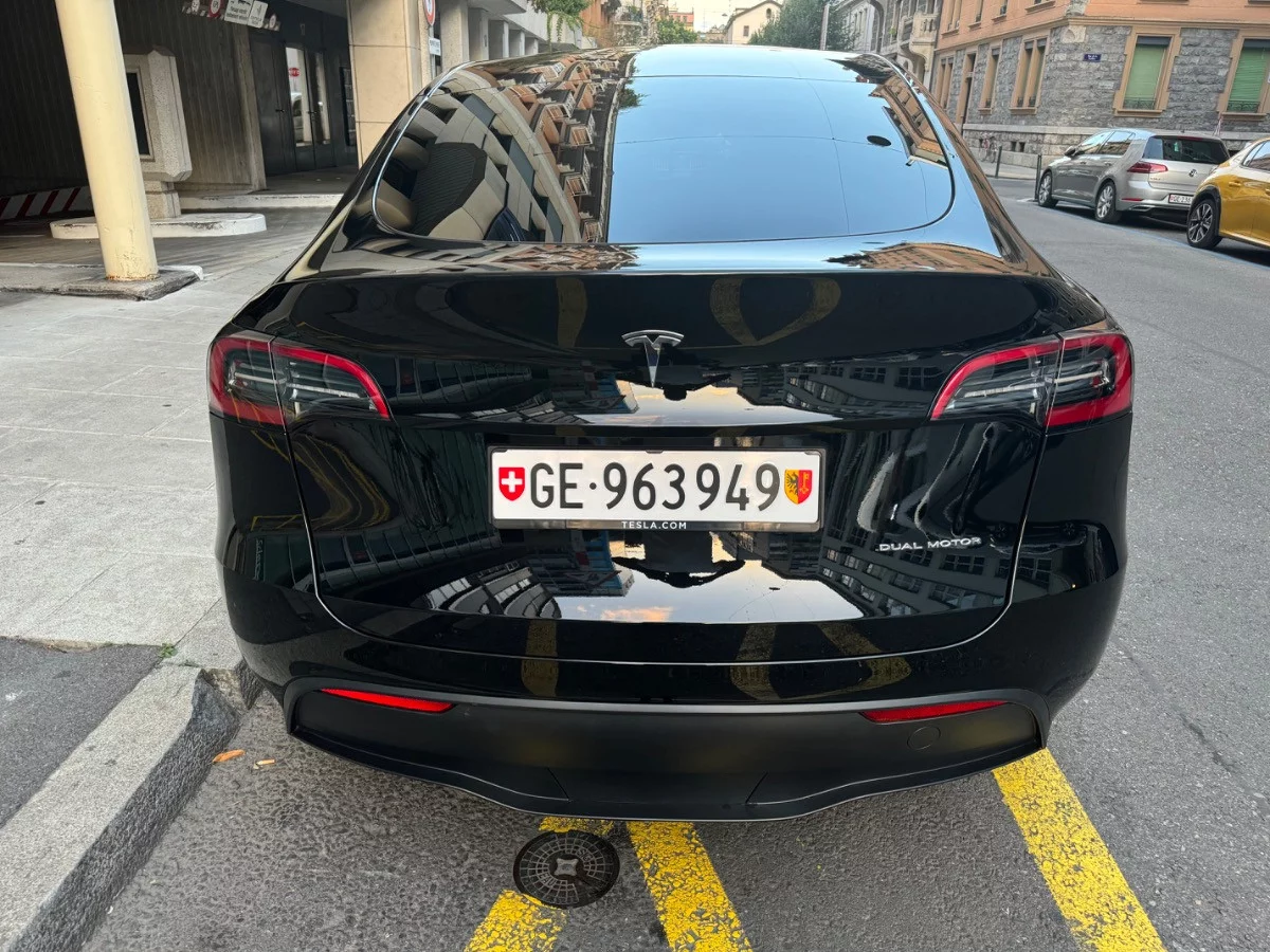 Tesla Y 2023 - Photo 2
