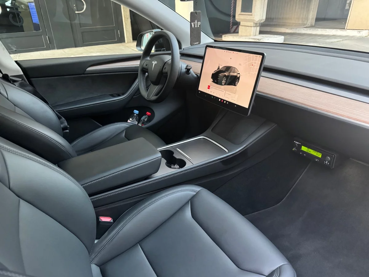 Tesla Y 2023 - Photo 3