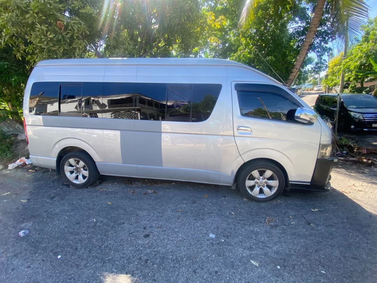 Toyota Hiace 2016 - Photo 2