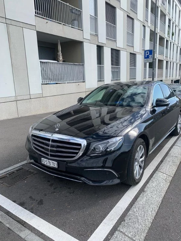 Mercedes-Benz E-class 2022 - Photo 2
