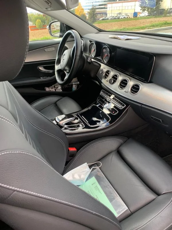 Mercedes-Benz E-class 2022 - Photo 4