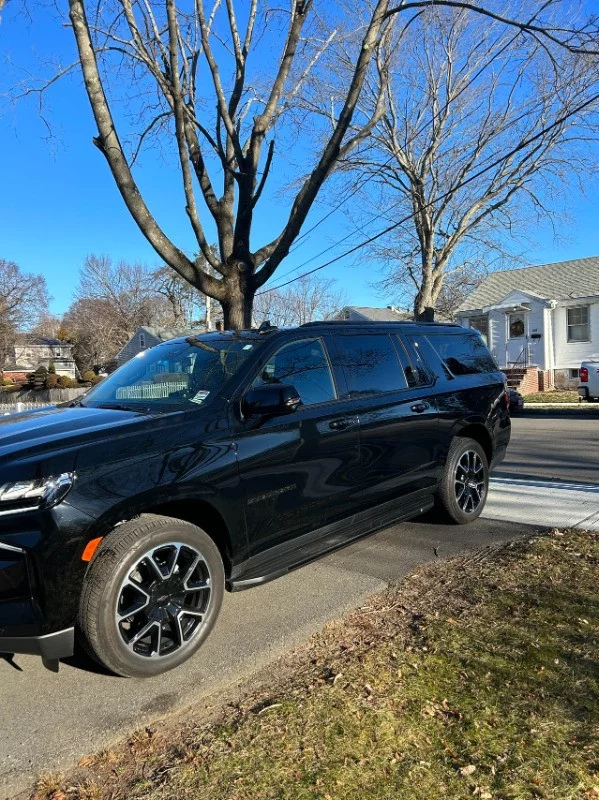 Chevrolet  Suburban 2023 - Photo 3