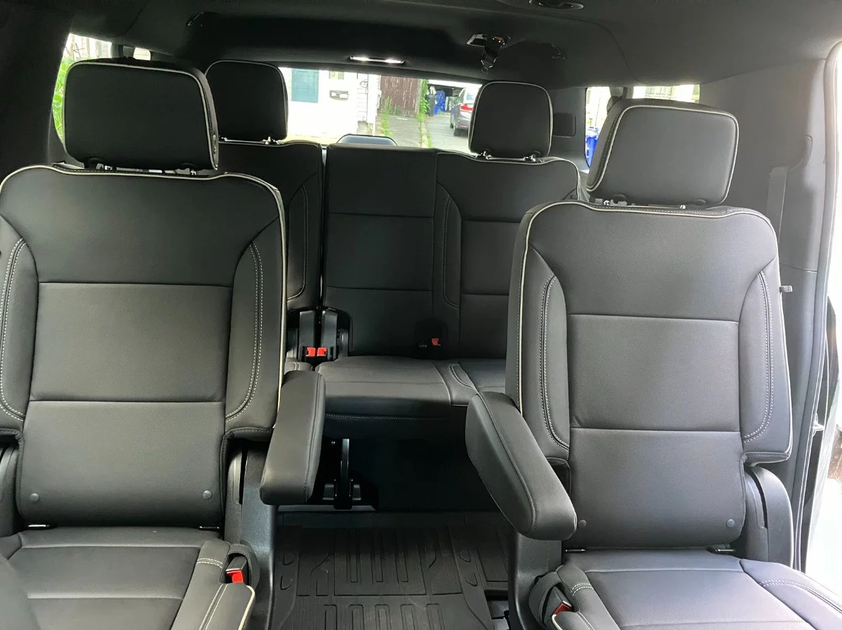 Chevrolet  Suburban 2023 - Photo 4