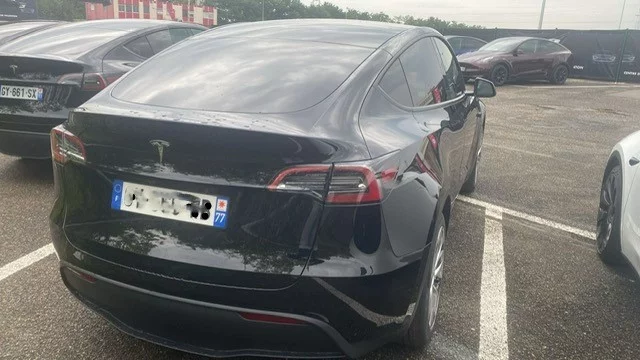 Tesla Y 2024 - Photo 2
