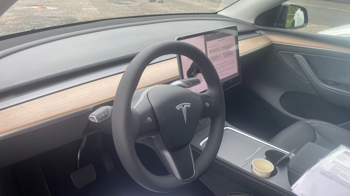 Tesla Y 2024 - Photo 3