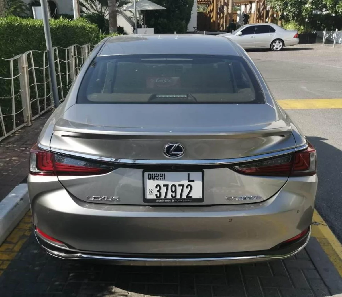 Lexus ES-300 HYBIRD 2022 - Photo 2