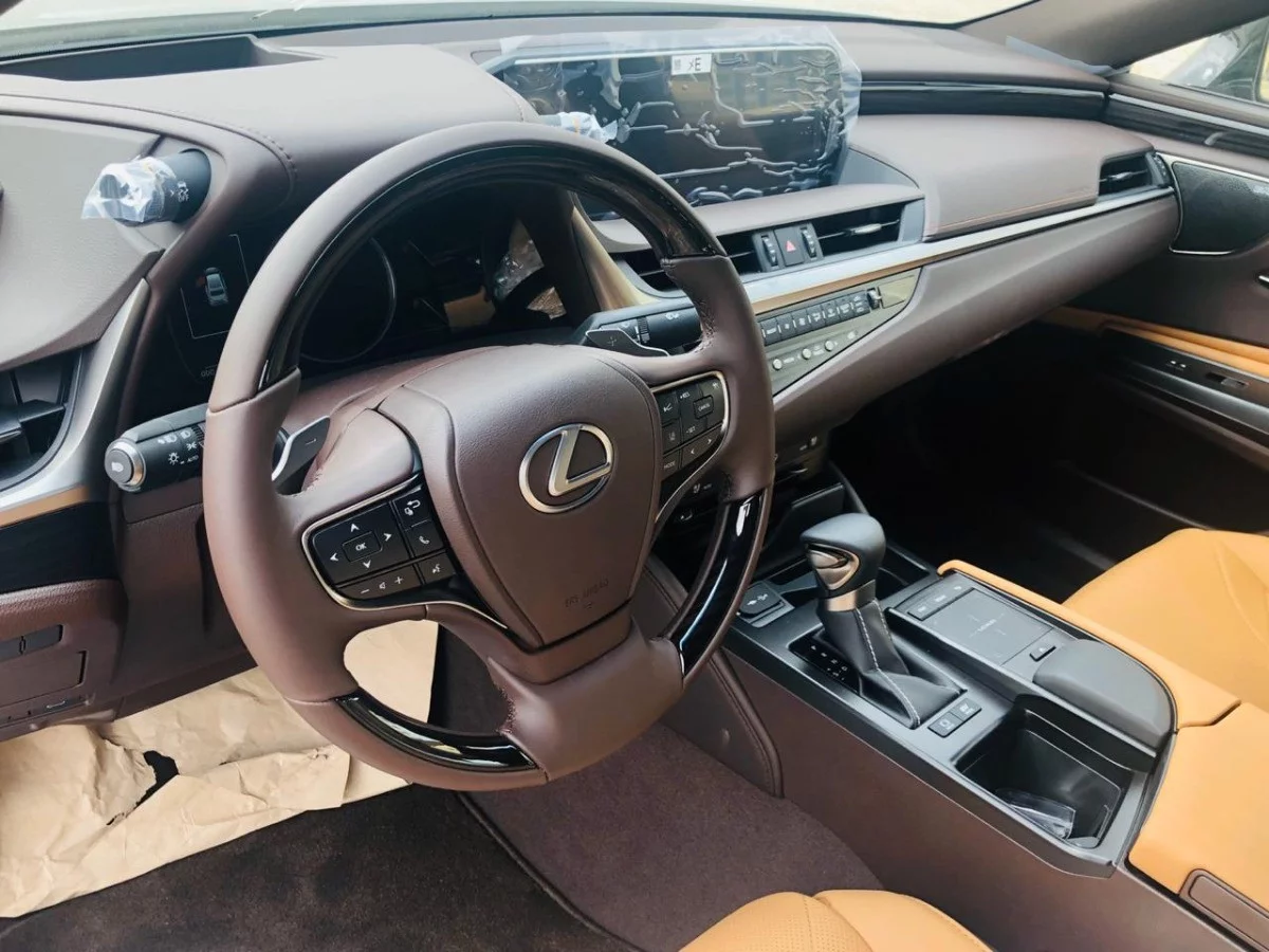 Lexus ES-300 HYBIRD 2022 - Photo 4