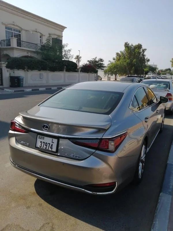 Lexus ES-300 HYBIRD 2022 - Photo 2